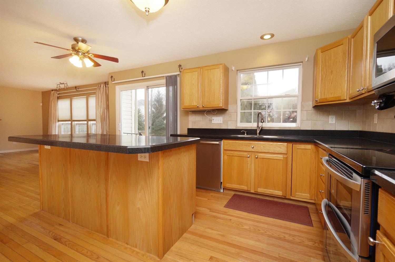 384 Indian Pointe Dr, Hamilton Township, OH 45039 photo 7