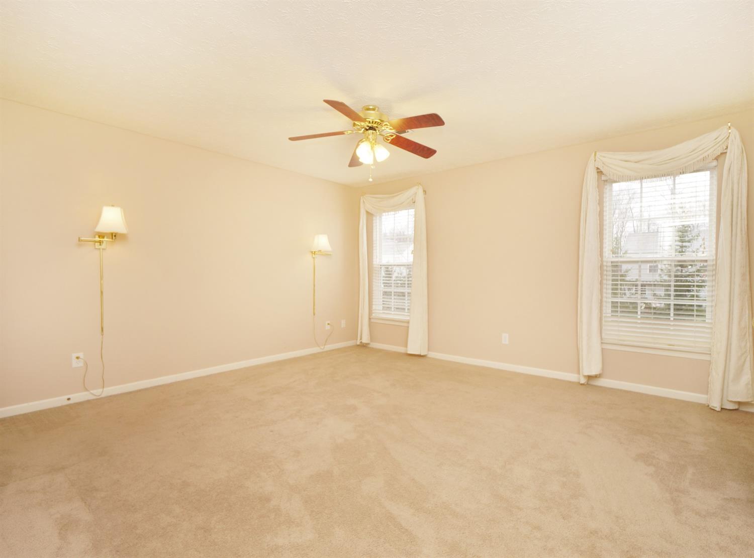 384 Indian Pointe Dr, Hamilton Township, OH 45039 photo 12