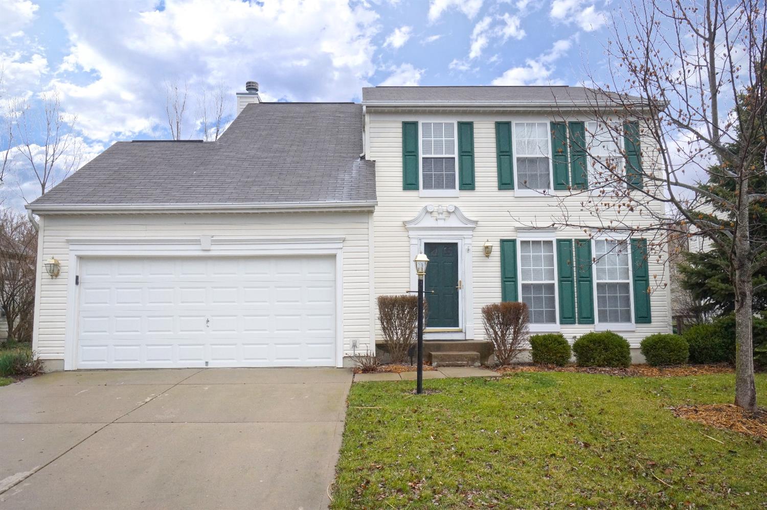 384 Indian Pointe Dr, Hamilton Township, OH 45039 photo 1