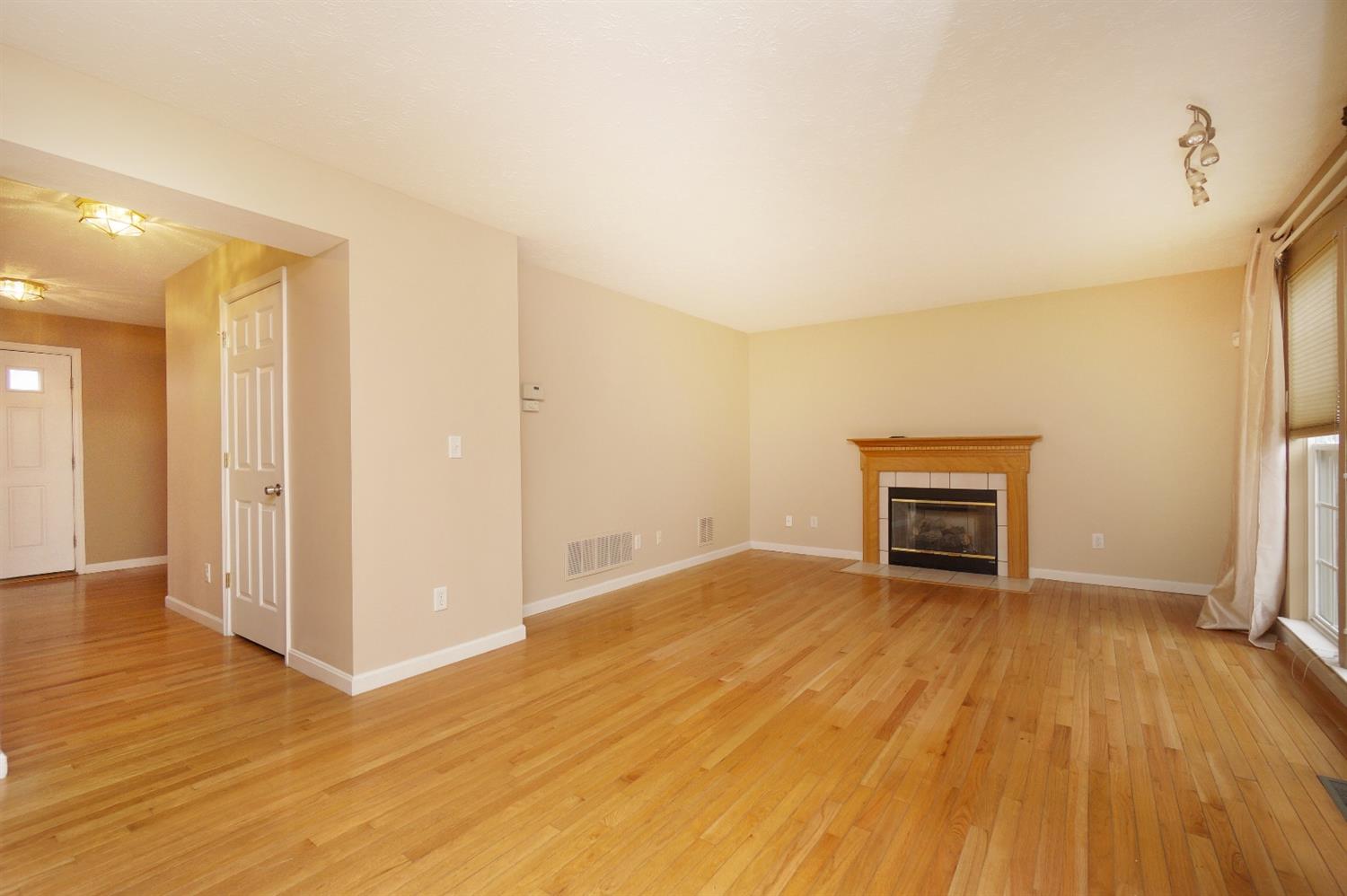 384 Indian Pointe Dr, Hamilton Township, OH 45039 photo 10
