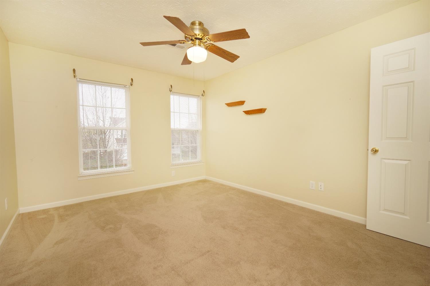 384 Indian Pointe Dr, Hamilton Township, OH 45039 photo 17