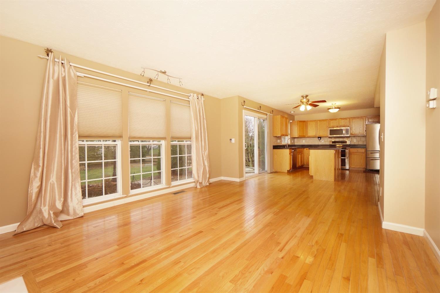384 Indian Pointe Dr, Hamilton Township, OH 45039 photo 11