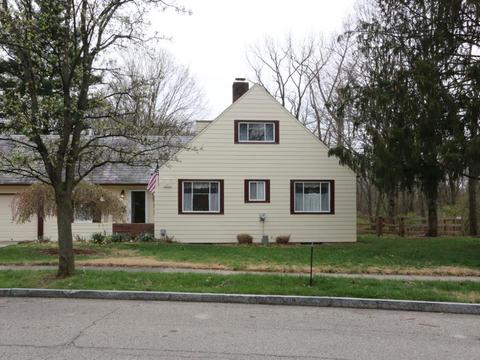 19 Burnham St, Greenhills, OH 45218 photo 1