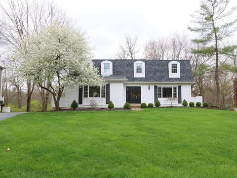 9039 Winthrop Dr, Montgomery, OH 45249 photo 1