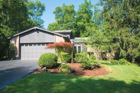 9869 Forestglen Dr, Montgomery, OH 45242 photo 1