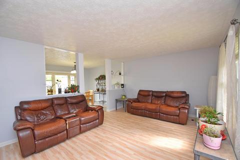 5390 Brasher Ave, Blue Ash, OH 45242 photo 4