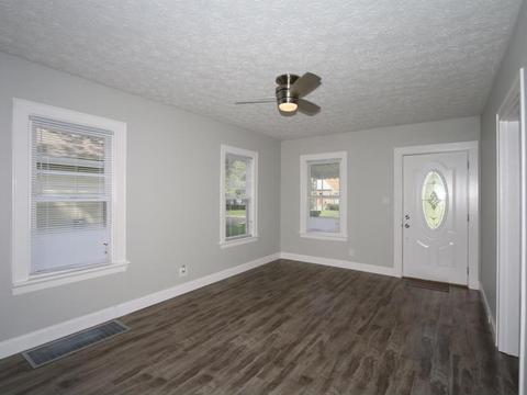 8913 Cherry St, Blue Ash, OH 45242 photo 4