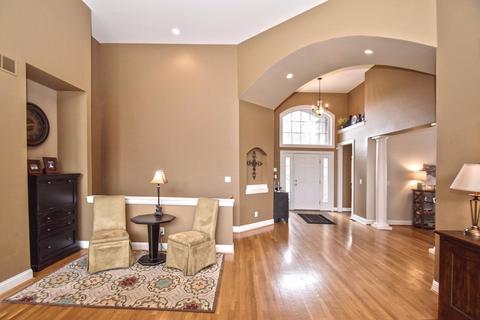 907 Pine Valley Ln, Cincinnati, OH 45245 photo 4