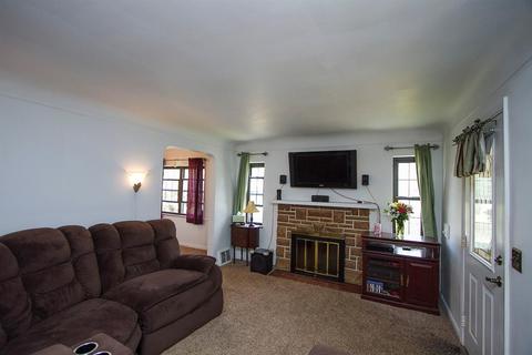 8325 Mayfair St, Cincinnati, OH 45215 photo 2