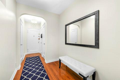 527 Conrad Dr, Cincinnati, OH 45231 photo 4