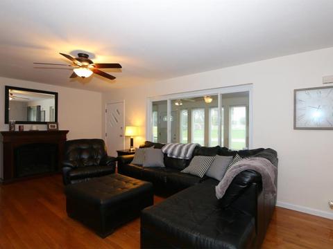 896 Bradbury Rd, Cincinnati, OH 45245 photo 3