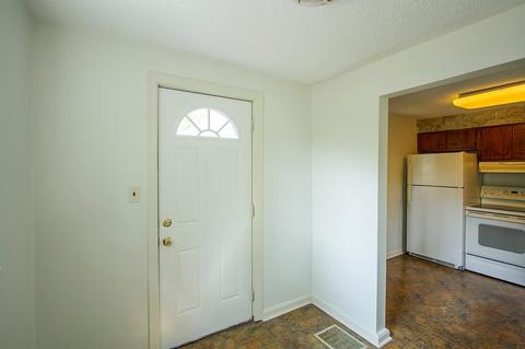 8355 Cherry Ln, Cincinnati, OH 45255 photo 3