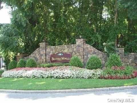 1126 Hearthstone Dr, Cincinnati, OH 45231 photo 1