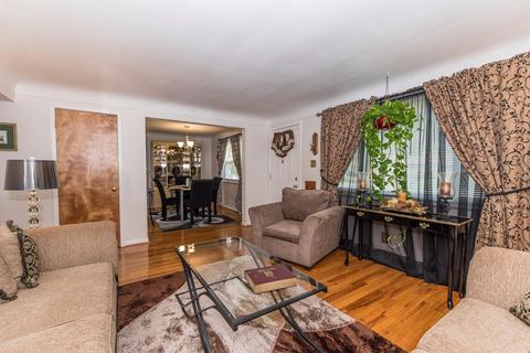 8301 Bobolink Dr, Cincinnati, OH 45231 photo 3