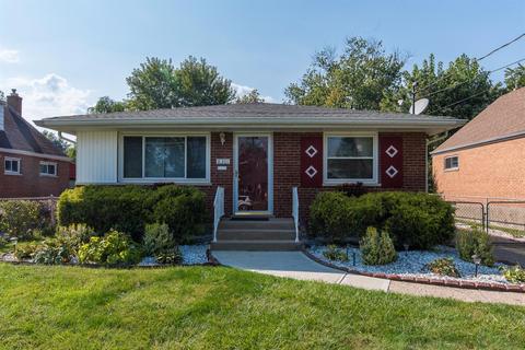 8301 Bobolink Dr, Cincinnati, OH 45231 photo 1