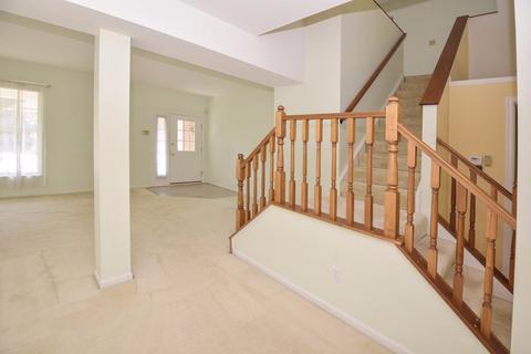 446 Ashworth Ct, Cincinnati, OH 45255 photo 2