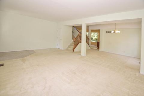 446 Ashworth Ct, Cincinnati, OH 45255 photo 4