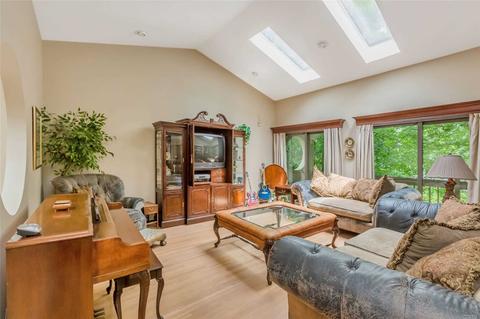 6998 Murray Ave, Mariemont, OH 45227 photo 4