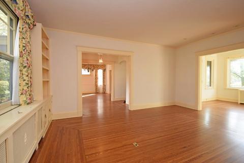 205 Greendale Ave, Cincinnati, OH 45220 photo 9