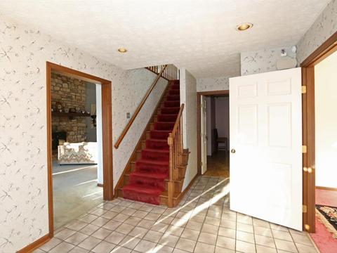 2559 Devils Backbone Rd, Cincinnati, OH 45233 photo 2