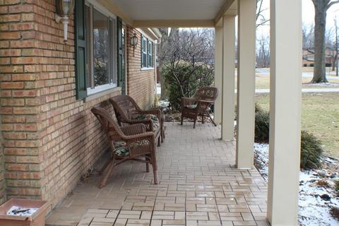 9982 Lakeside Dr, Cincinnati, OH 45231 photo 2