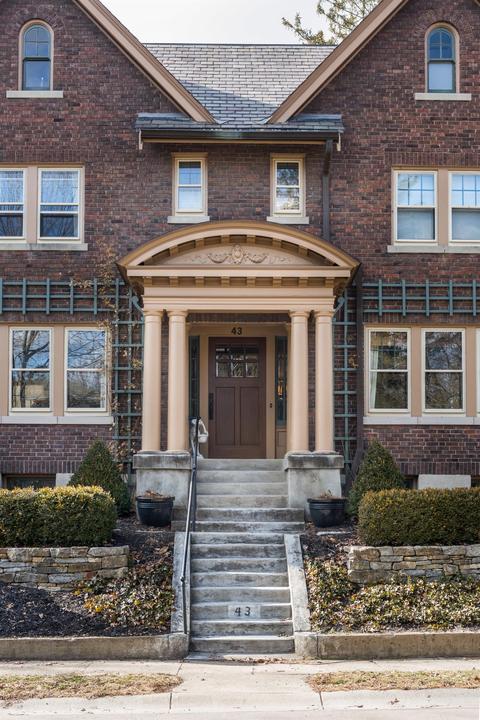 43 Arcadia Pl, Cincinnati, OH 45208 photo 3