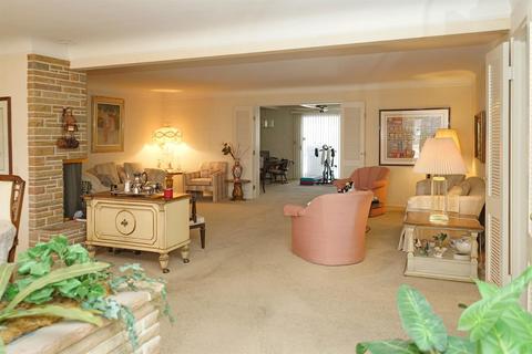 8560 Oakside Ct, Cincinnati, OH 45236 photo 2