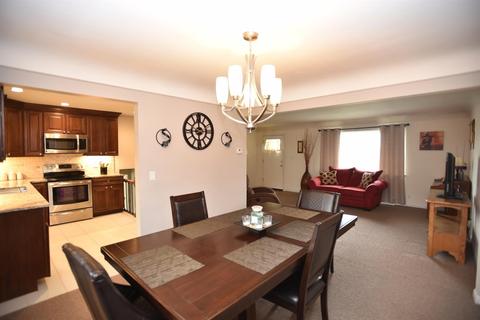 979 Twincrest Ct, Cincinnati, OH 45231 photo 5