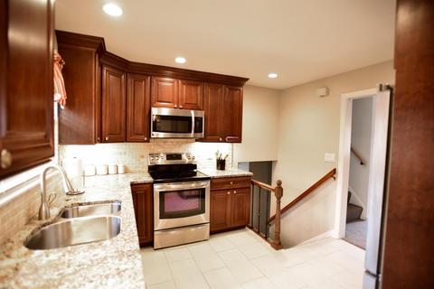 979 Twincrest Ct, Cincinnati, OH 45231 photo 2