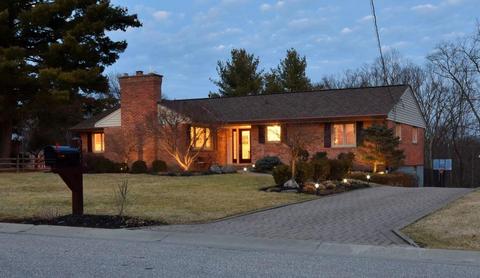 5592 Mapleridge Dr, Cincinnati, OH 45227 photo 2
