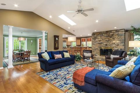 1055 Devils Backbone Rd, Cincinnati, OH 45233 photo 4