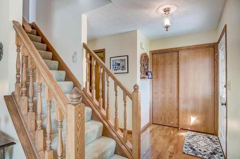 323 Parktrace Ct, Cincinnati, OH 45238 photo 2