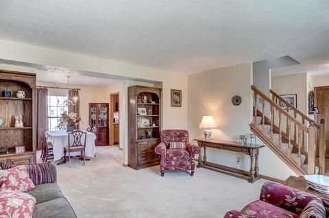 323 Parktrace Ct, Cincinnati, OH 45238 photo 4