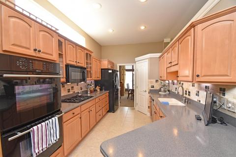 3524 Macpherson Pl, Cincinnati, OH 45245 photo 6