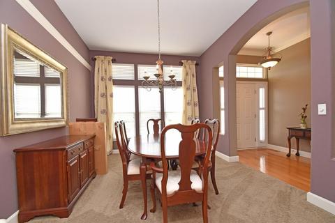 3524 Macpherson Pl, Cincinnati, OH 45245 photo 4