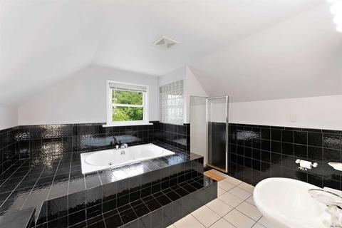 1917 Ebenezer Rd, Cincinnati, OH 45233 photo 12