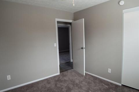 1724 Fallbrook Ln, Cincinnati, OH 45240 photo 12