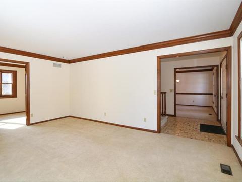 9049 Winthrop Dr, Montgomery, OH 45249 photo 5