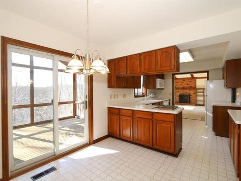 9049 Winthrop Dr, Montgomery, OH 45249 photo 12