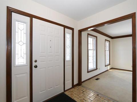 9049 Winthrop Dr, Montgomery, OH 45249 photo 3