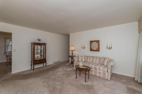 9143 Tag Dr, Cincinnati, OH 45231 photo 2