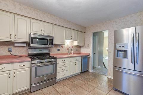 9904 Beau Ln, Cincinnati, OH 45231 photo 2