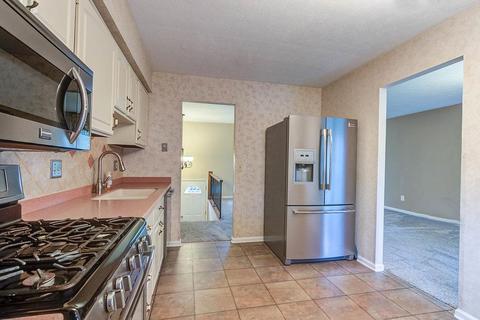 9904 Beau Ln, Cincinnati, OH 45231 photo 3