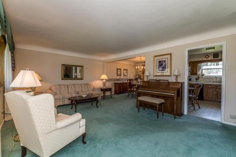 919 Compton Rd, Cincinnati, OH 45231 photo 4