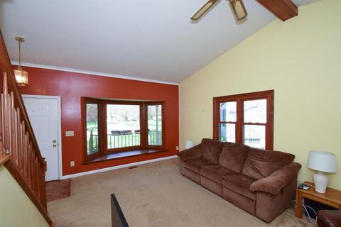 8130 Saddleback Pl, Maineville, OH 45039 photo 2