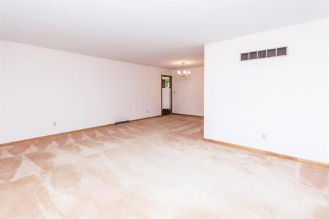 660 Allencrest Ct, Cincinnati, OH 45231 photo 3