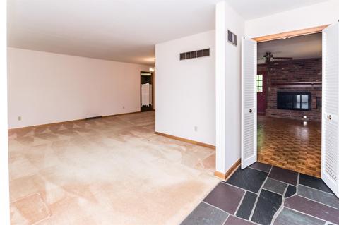 660 Allencrest Ct, Cincinnati, OH 45231 photo 2