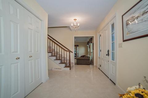 581 Pepper Ridge Rd, Cincinnati, OH 45244 photo 4
