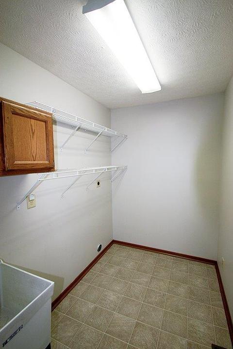 3915 Michael Dr, Cincinnati, OH 45255 photo 13