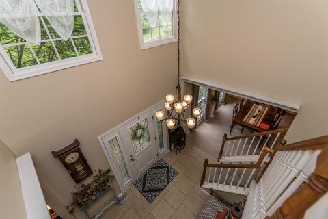 2913 Treevalley Ct, Cincinnati, OH 45244 photo 14